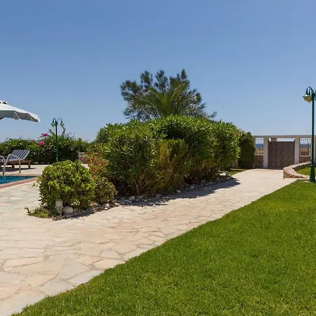 Belvedere Beachfront Semesterbostad