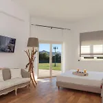 Belvedere Beachfront Case de vacanță
