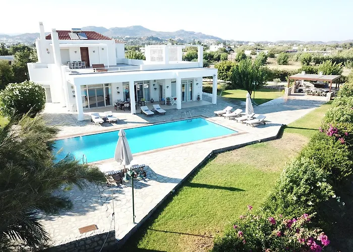 Belvedere Beachfront * Afandu